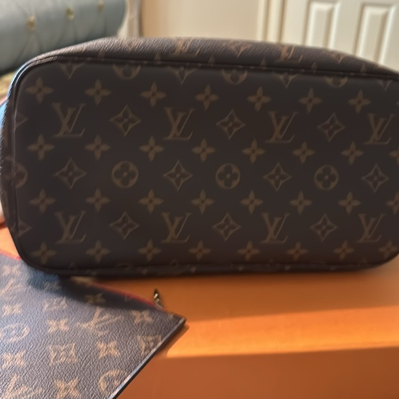 Louis Vuitton Neverfull MM - Picture 5 of 5